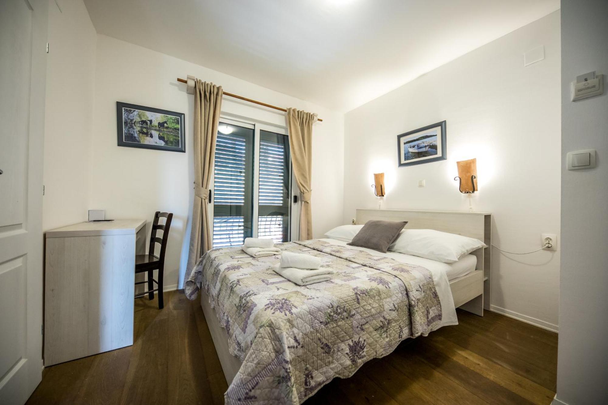 Curic Apartment *